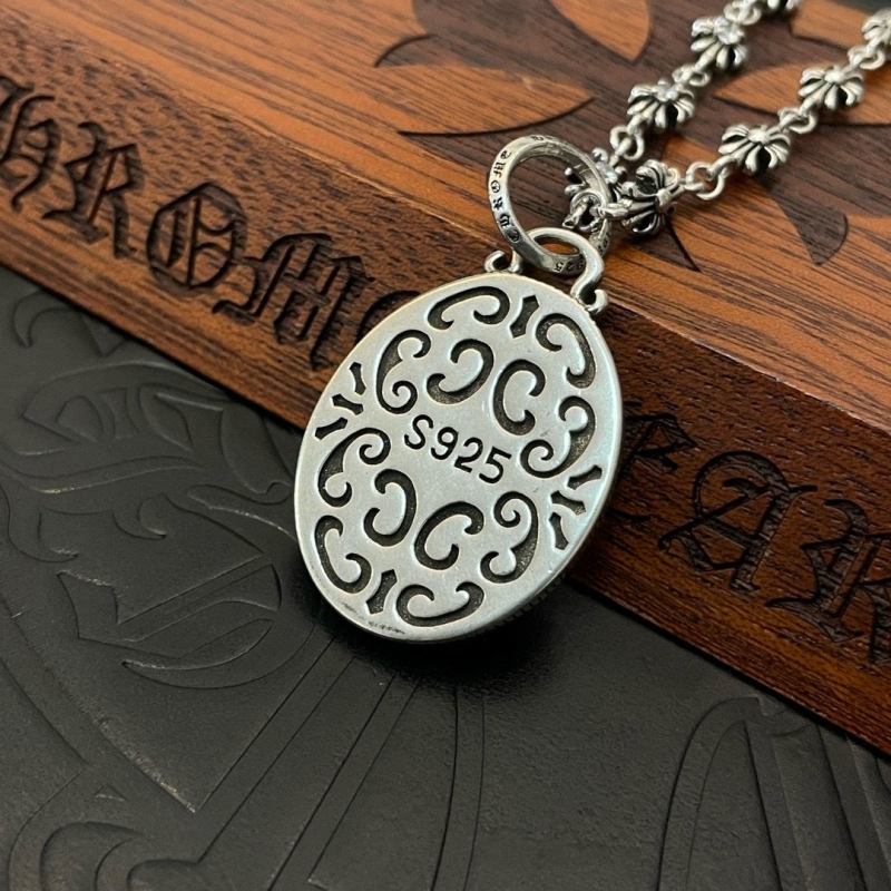 Ch*0me He**ts necklaces